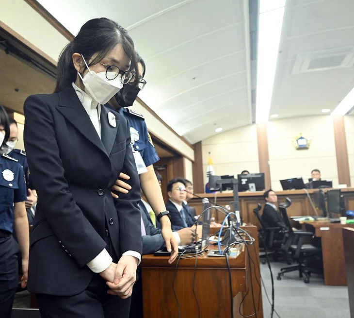 Cựu Đệ nhất phu nhân Hàn Quốc lần đầu thừa nhận nhận quà là 2 túi Chanel - Ảnh 1.