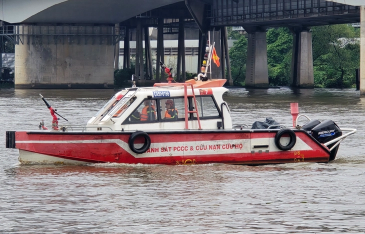 Phát hiện thi thể trên sông ở Thanh Đa, nghi là tài xế taxi dùng dao tự sát thương trên cầu Sài Gòn - Ảnh 1.
