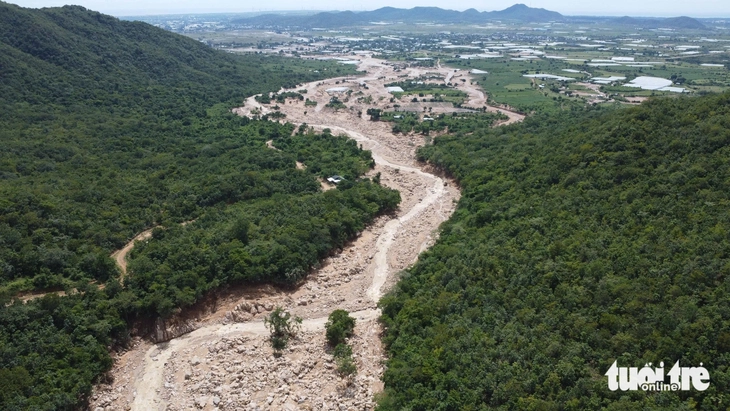 Yêu cầu tháo cạn hồ nước xây “chui” gây chết người ở Tuy Phong- Ảnh 1. Tuy Phong - Ảnh 1.