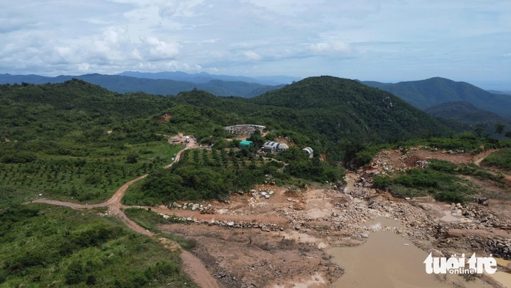 Yêu cầu tháo cạn hồ nước xây “chui” gây chết người ở Tuy Phong- Ảnh 3. Yêu cầu tháo cạn hồ nước xây 'chui' gây chết người ở Tuy Phong - Ảnh 3.