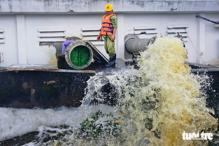 triều cường - Ảnh 1.