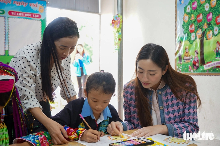 Hoa hậu - Ảnh 2.