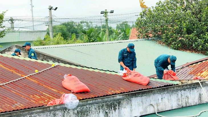 Quảng Ngãi kêu gọi hơn 6.000 tàu cá tránh bão số 13 - Ảnh 3.