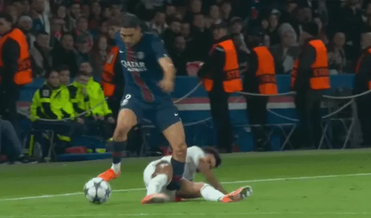 Hakimi bật khóc do đau đớn sau pha vào bóng triệt hạ của Diaz - Ảnh 1.