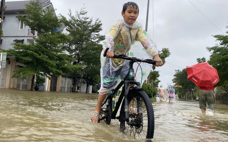 Hàng không hoãn, huỷ chuyến bay do bão Kalmaegi - Ảnh 2.