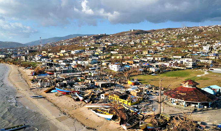 Vì sao siêu bão Melissa có thể 'nuốt trọn' gần 1/3 GDP của Jamaica? - Ảnh 1.