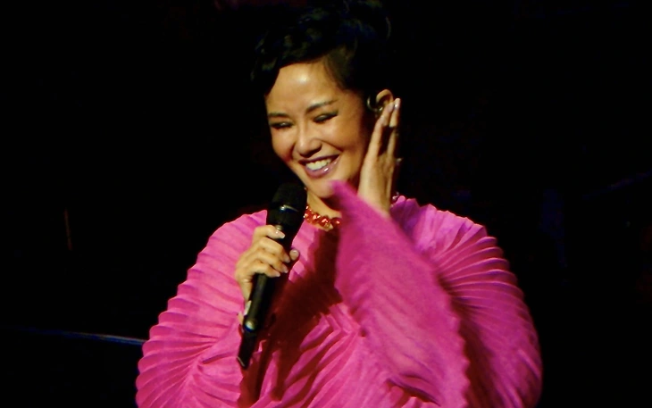 Hồng Nhung: Về đây bốn cánh chim trời hoãn show, nghệ sĩ rất ‘đau xót’ - Ảnh 4.