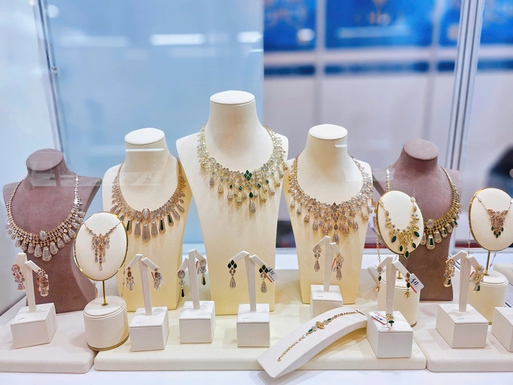 Ngắm trang sức, đá quý bạc tỉ tại triển lãm quốc tế TP.HCM - Ảnh 3.