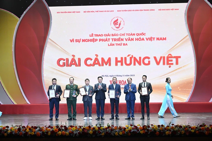 Nguyễn Hùng ‘còn gì đẹp hơn’ được trao giải Cảm hứng Việt - Ảnh 2. Nguyễn Hùng - Ảnh 2.