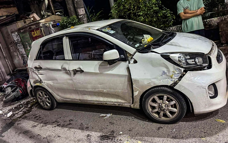 Tài xế lao xe tải vào cảnh sát giao thông rồi bỏ chạy qua nhiều tuyến phố - Ảnh 2.