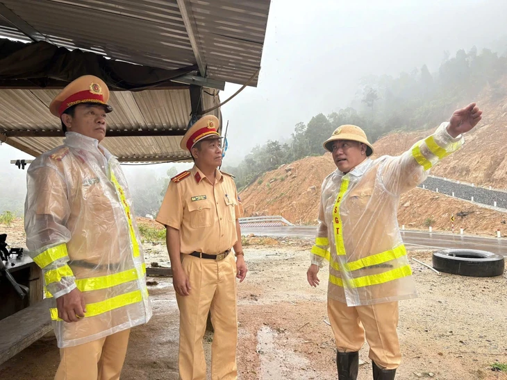 Cấm toàn bộ xe trên cao tốc từ Tam Kỳ đến Quảng Ngãi khi bão Kalmaegi đổ bộ - Ảnh 3.