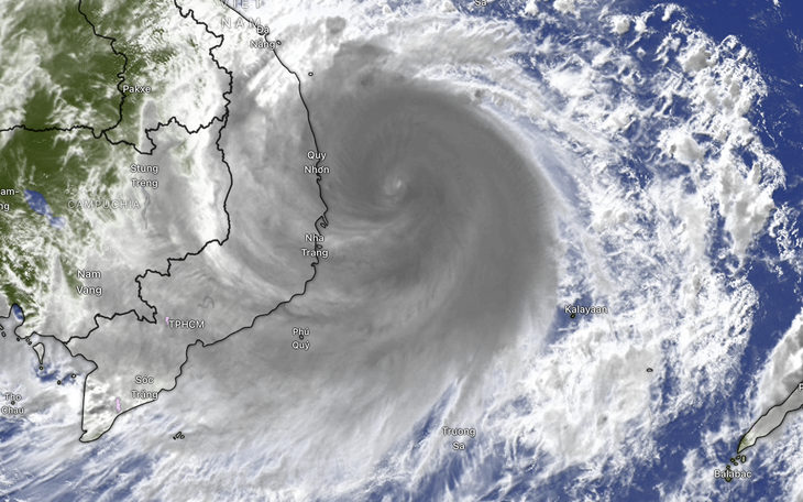 Một trường ở TP.HCM điều chỉnh giờ tan học tránh bão Kalmaegi và triều cường- Ảnh 2.