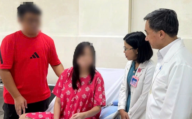 Sau thông tim bào thai tại Việt Nam, em bé Singapore đã chào đời khỏe mạnh - Ảnh 1.