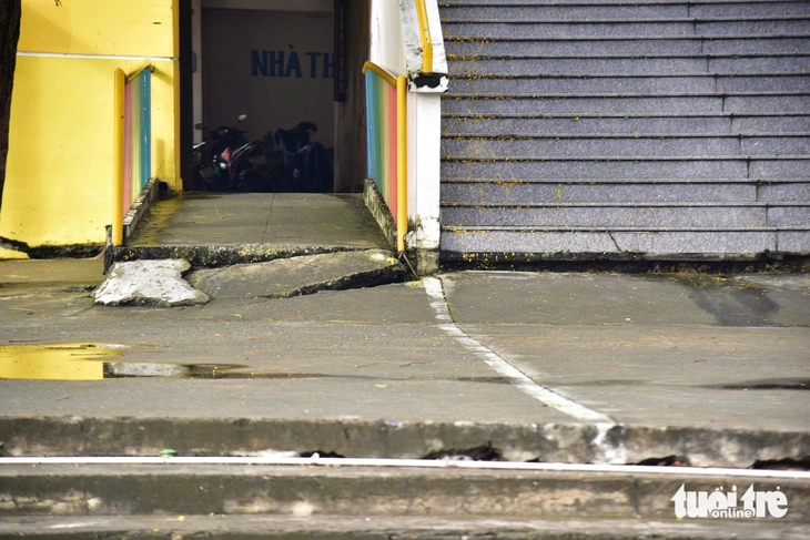 Phường An Lạc nói về tình trạng trường học, bệnh viện bị sụt lún - Ảnh 1.