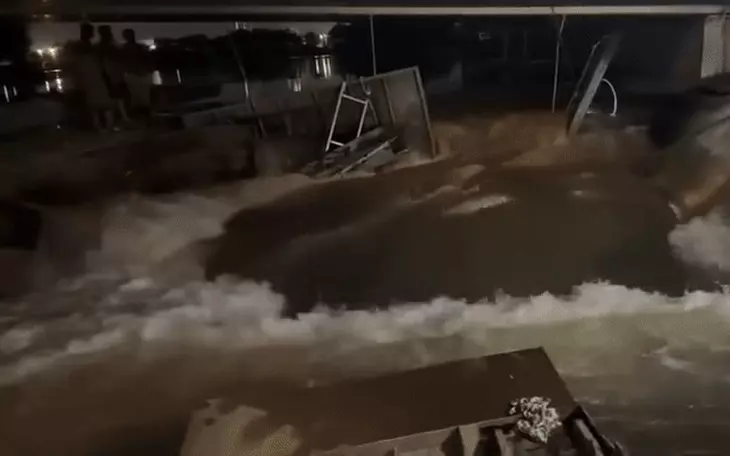 Người dân dọc sông Tiền chật vật ứng phó triều cường - Ảnh 8.