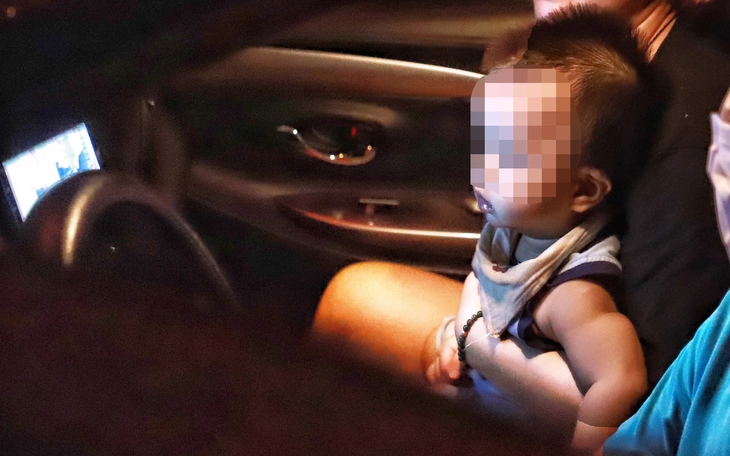 Ô tô cũ không có đầu chờ, lắp thiết bị an toàn cho trẻ ra sao? - Ảnh 2.