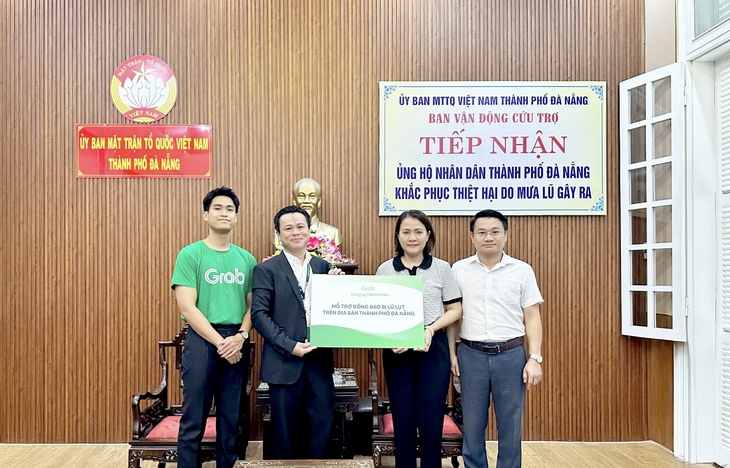 Grab Việt Nam đồng hành cùng miền Trung khắc phục hậu quả mưa lũ - Ảnh 1.