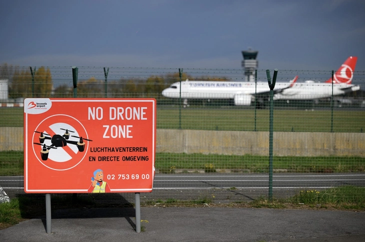 Tin tức thế giới 7-11: Mỹ bỏ cấm vận vũ khí với Campuchia; B-52 Mỹ vờn ngoài khơi Venezuela - Ảnh 5.