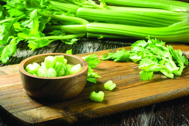 Bạn nên ăn bao nhiêu rau và trái cây mỗi ngày? - Ảnh 1. Bạn nên ăn bao nhiêu rau và trái cây mỗi ngày? - Ảnh 1.