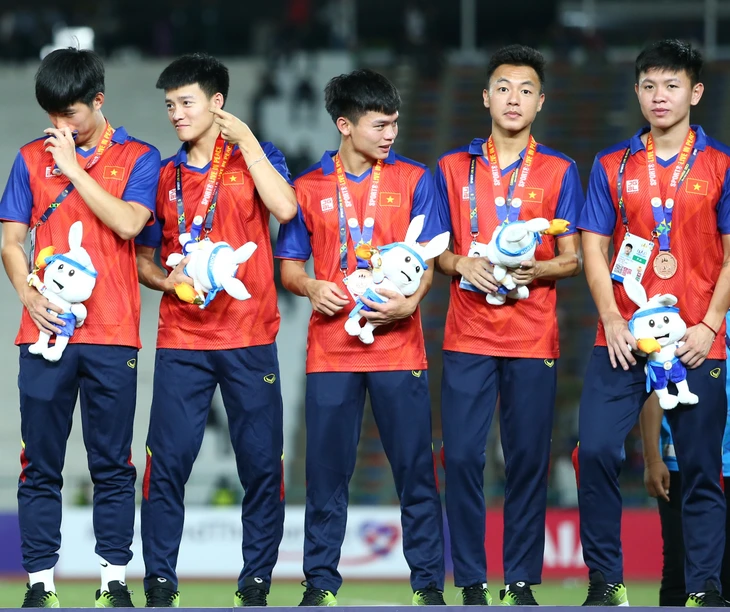 Quả bóng vàng Việt Nam: Nguyễn Xuân Son lỡ hẹn đề cử - Ảnh 3.