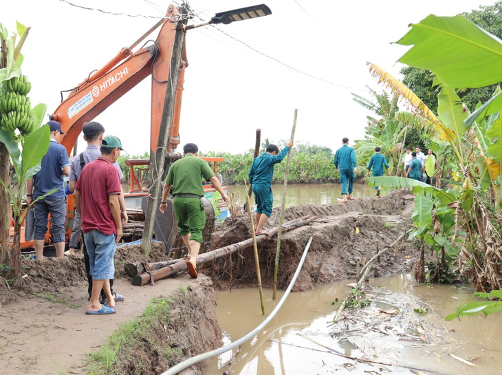 Vỡ đê bao - Ảnh 1.