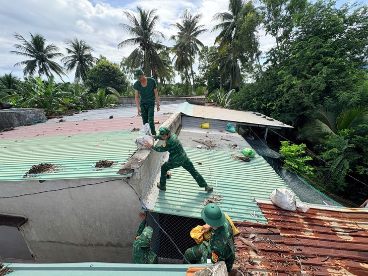 Bộ đội xuất quân từ 3h sáng, Tư lệnh Quân khu 5 yêu cầu Đắk Lắk, Gia Lai, Quảng Ngãi sẵn sàng - Ảnh 1.