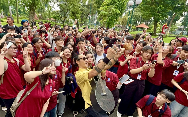 Sôi nổi buổi học đa kỹ năng của sinh viên Trường ĐH Nguyễn Tất Thành với ca sĩ Thu Phượng- Ảnh 10.