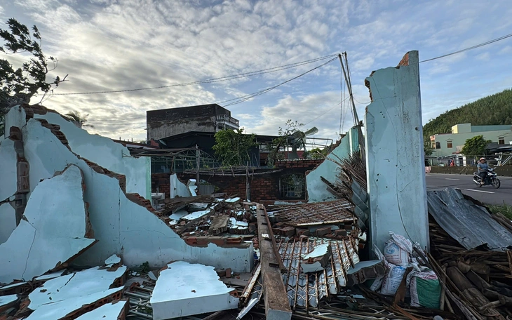 Công an Đắk Lắk băng rừng, vượt bão đưa bé gái 3 tuổi đi cấp cứu- Ảnh 3.