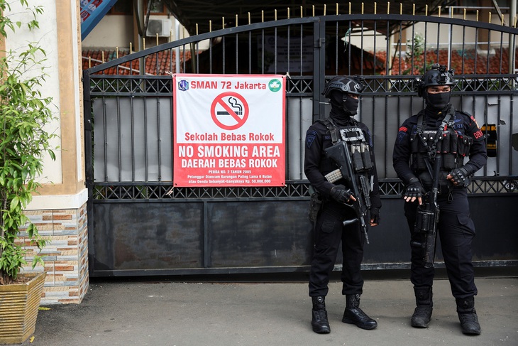 Nổ lớn tại nhà thờ Hồi giáo ở Jakarta khiến 55 người bị thương, nghi phạm là thiếu niên 17 tuổi - Ảnh 1.