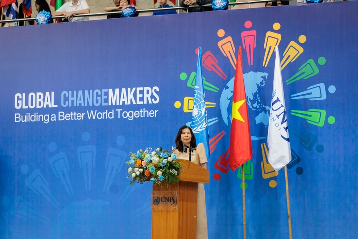 Rực rỡ lễ rước cờ kỷ niệm Ngày Liên hợp quốc tại Hà Nội - Ảnh 1.