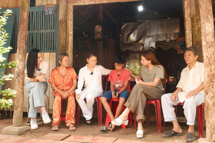 Ca sĩ Hồ Ngọc Hà góp thêm 500 triệu đồng cho đồng bào vùng bão - Ảnh 2. Ca sĩ Hồ Ngọc Hà góp 500 triệu đồng san sẻ với bà con chịu ảnh hưởng bởi bão số 13 - Ảnh 2.