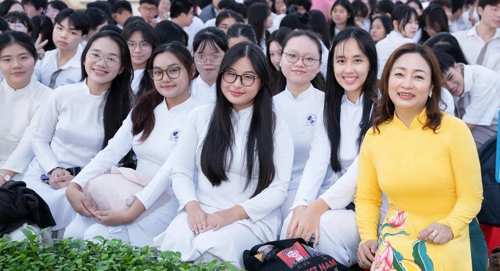 50 nhà giáo ở TP.HCM được tặng giải thưởng Võ Trường Toản- Ảnh 1. 50 nhà giáo ở TP.HCM được tặng giải thưởng Võ Trường Toản - Ảnh 1.