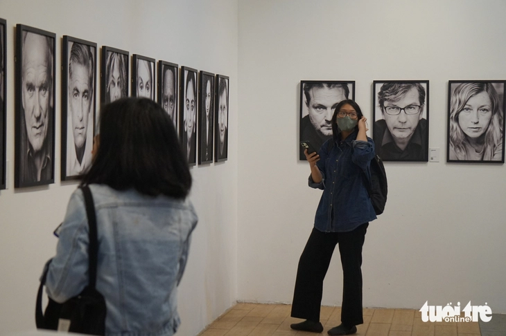 Trong những bức ảnh, bạn đang nhìn hay được nhìn? - Ảnh 4. nhiếp ảnh - Ảnh 2.