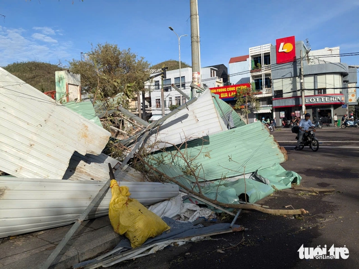 Thiệt hại do bão Kalmaegi gây ra ở Gia Lai tăng lên đến 5.000 tỉ đồng- Ảnh 1. Gia Lai - Ảnh 1.
