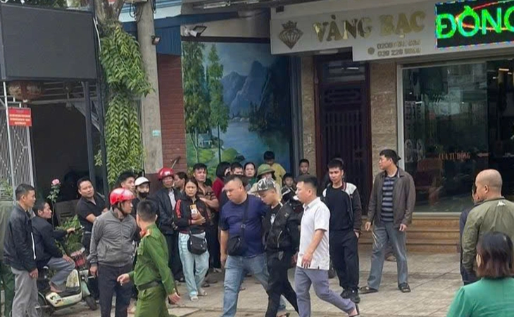 Cướp tiệm vàng - Ảnh 1.