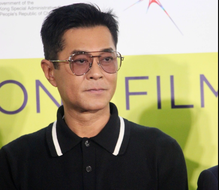 Cổ Thiên Lạc và Hồng Kim Bảo giao lưu cùng fan Việt tại Gala Điện ảnh Hong Kong ở TP.HCM - Ảnh 3. Cổ Thiên Lạc - Ảnh 3.