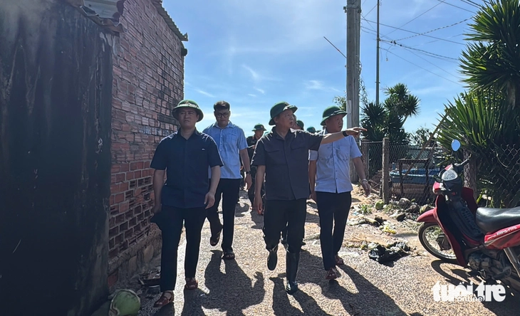 Cố gượng dậy sau thiệt hại nặng nề do bão Kalmaegi- Ảnh 1. bão số 13 - Ảnh 1.