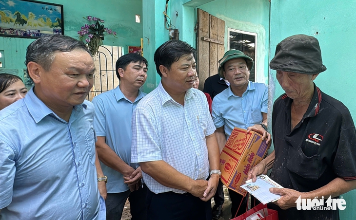 Cố gượng dậy sau thiệt hại nặng nề do bão Kalmaegi- Ảnh 2. Hàng vạn lồng bè nuôi cá, tôm bị phá hủy hoàn toàn do bão Kalmaegi - Ảnh 2.