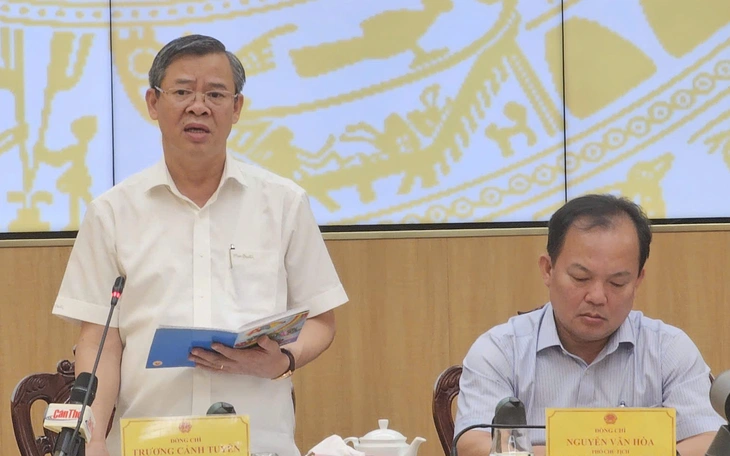 Đại biểu hỏi giám đốc Sở Nội vụ Cần Thơ giải quyết thế nào tình trạng cán bộ xã 'vừa thừa vừa thiếu' - Ảnh 2.