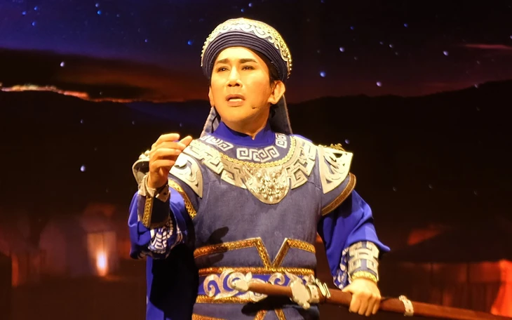 Bình Tinh méo mặt vì ba Kim Tử Long ‘mạnh tay’ - Ảnh 4.