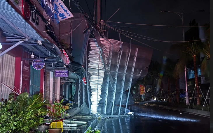 Công an Đắk Lắk băng rừng, vượt bão đưa bé gái 3 tuổi đi cấp cứu- Ảnh 2.