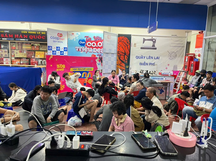 Saigon Co.op chi viện hàng chục tấn hàng thiết yếu cứu trợ vùng bão - Ảnh 6.