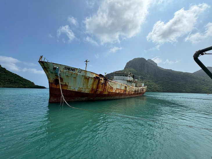 Dời xác tàu Sheng Li - điểm 'check-in' gây sốt cho giới trẻ ở Côn Đảo - Ảnh 1.