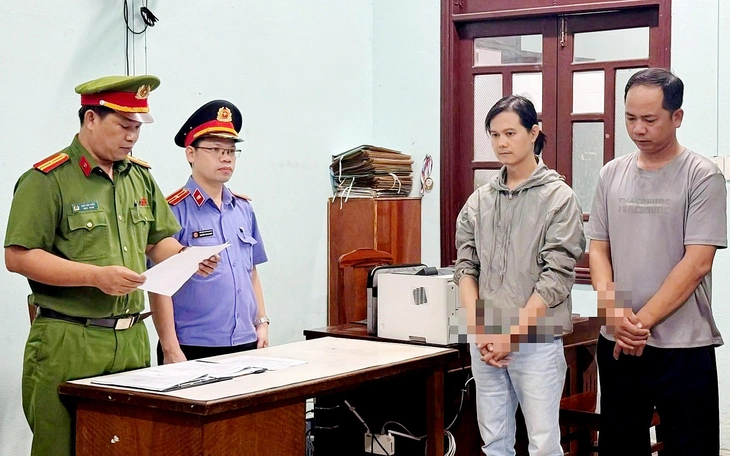 Tài xế xe ôm bị đấm tới tấp vào đầu ở Hà Nội - Ảnh 2.