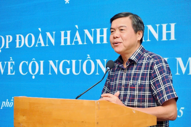 Đoàn Tuyên giáo và Dân vận, báo chí TP.HCM tặng quà hỗ trợ vùng bão lũ trong hành trình về nguồn- Ảnh 1. Đoàn Tuyên giáo và Dân vận, báo chí TP.HCM tặng quà hỗ trợ vùng bão lũ trong hành trình về nguồn - Ảnh 1.