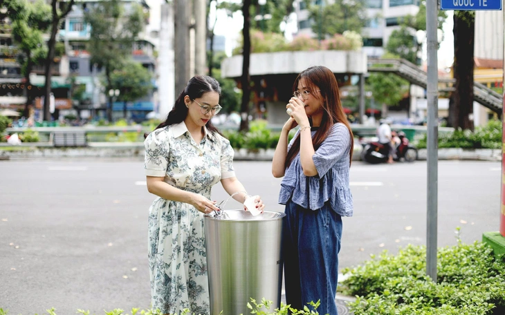 Thêm trụ nước uống tại vòi miễn phí trên đường phố TP.HCM - Ảnh 2.
