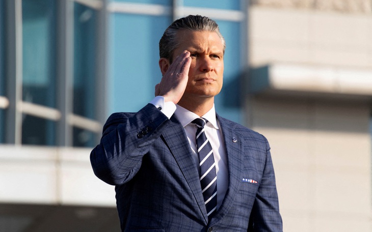 Bộ trưởng Chiến tranh Mỹ cho phép binh sĩ mang vũ khí cá nhân trong căn cứ quân sự - Ảnh 2.