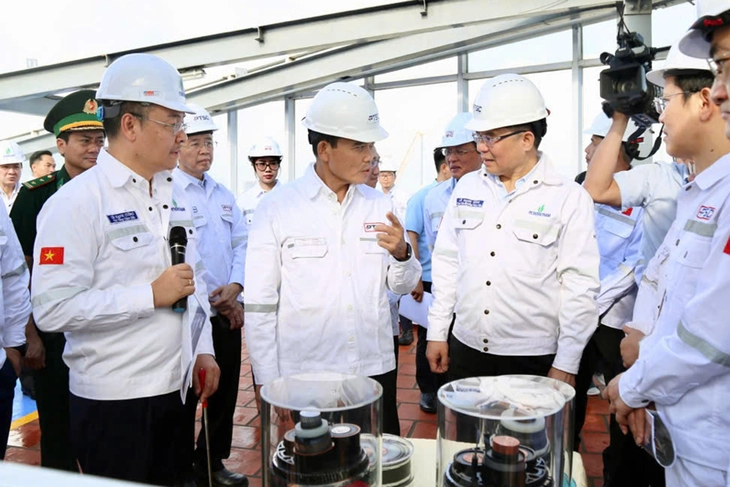 Bí thư Trần Lưu Quang: TP.HCM sẽ đồng hành cùng Petrovietnam - Ảnh 1.