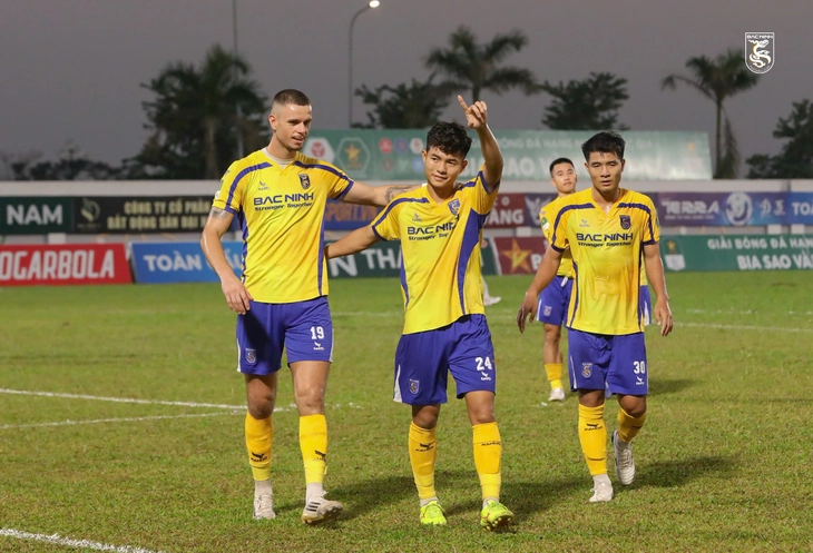 CLB Bắc Ninh 3 trận liên tiếp không thắng, thầy Tây chịu sức ép - Ảnh 1.