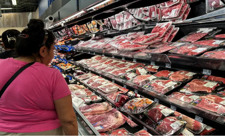 Ông Trump lo lắng đến cả miếng thịt bò cho người dân Mỹ - Ảnh 1.